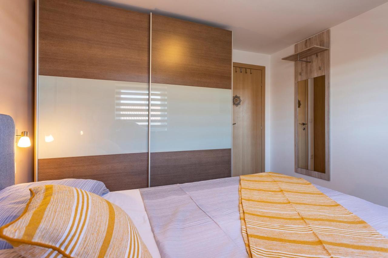 Apartman Ember Pula Exterior photo