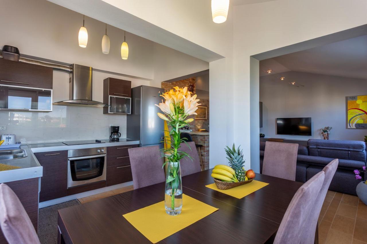 Apartman Ember Pula Exterior photo